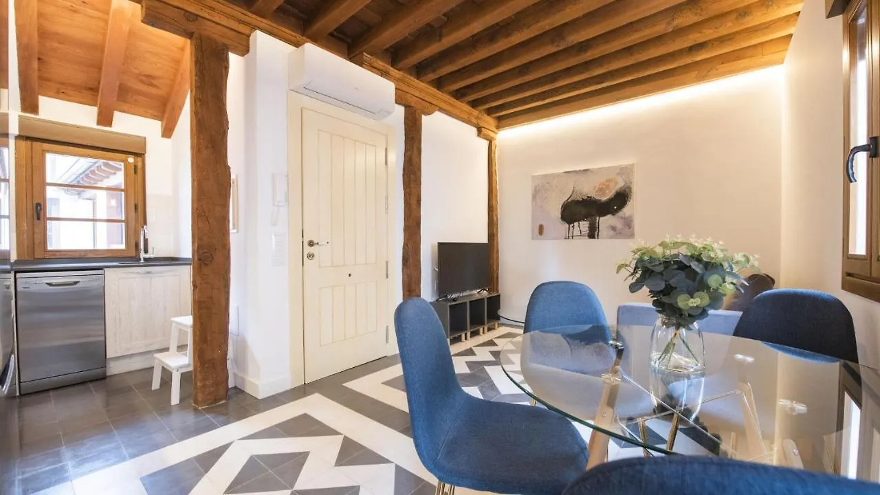 Virgen Blanca - Apartamentos Aloha Toledo Apartment